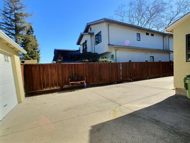 Building Photo - Charming Willow Glen Home- 2 bed / 2 bath