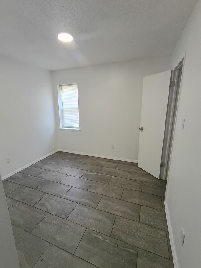 Building Photo - 3 Bedroom, 1.5 Bath Apartment for Rent – Waldron, AR