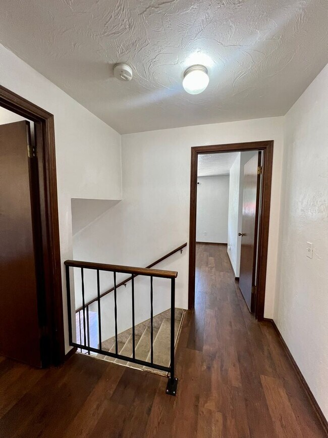 Building Photo - 2 BD Hawks Prairie Duplex