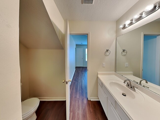 Building Photo - 1818 Day Lily Way