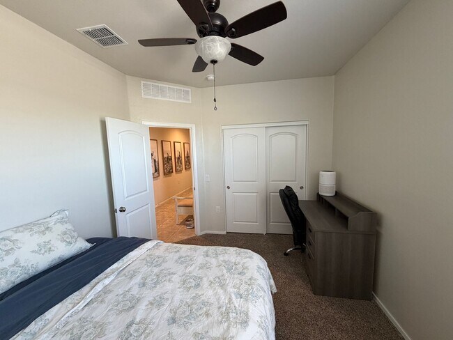 Building Photo - Upgraded and Spacious 4 Bed/2 Bath in Buckeye