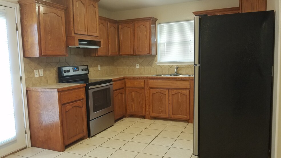 Building Photo - 3706 Wyndham Ave