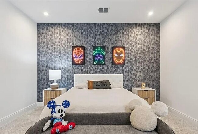 Building Photo - 2340 Woodside Way