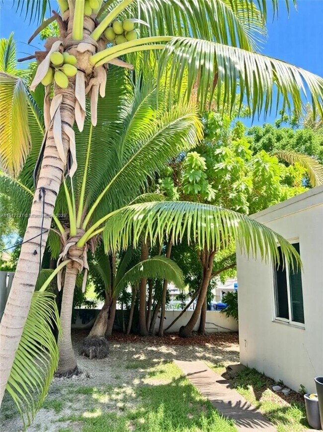 Building Photo - 16204 NE 18th Ct