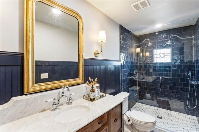 Building Photo - 95 Vannoy St SE