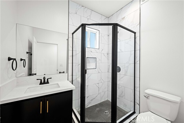 Building Photo - 1039 W 43rd St