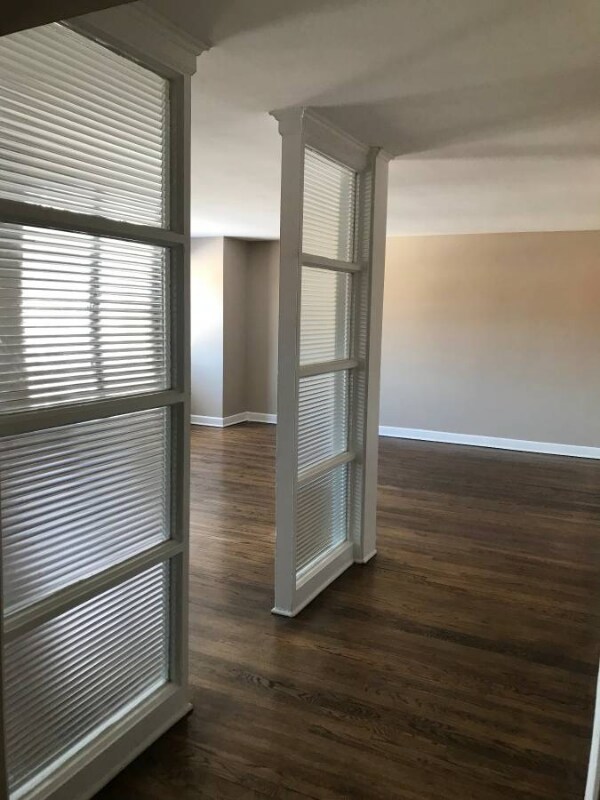 Building Photo - 7363 N Sheridan Rd