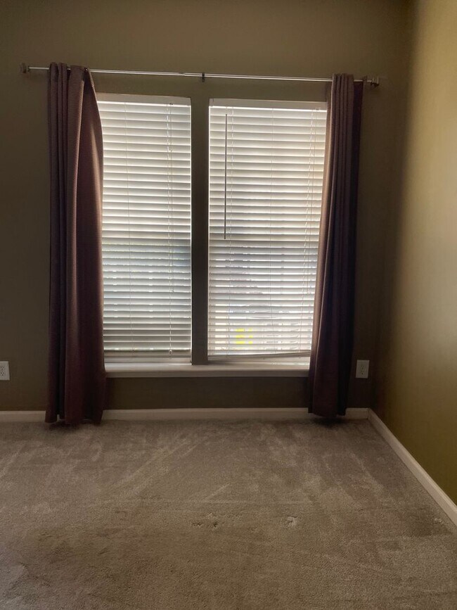 Building Photo - Hadley Commons 2 Bedroom 2.5 Bath Townhome
