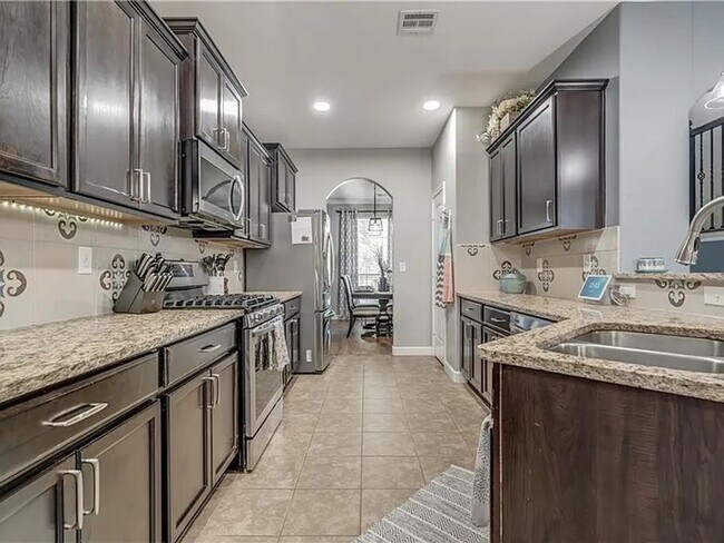 Building Photo - Beautiful 4bed/2.5bath Home Available in Mustang, OK