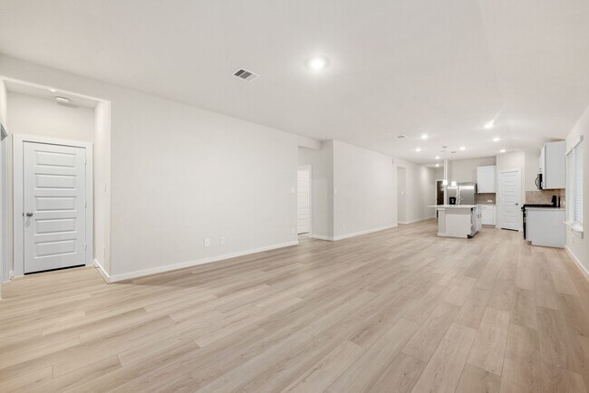 Building Photo - 6611 Castella Dr