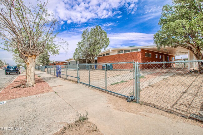 Building Photo - 8818 Mt Elbert Dr