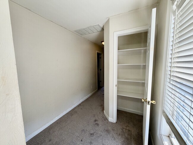 Building Photo - 1705 Hoover Ave