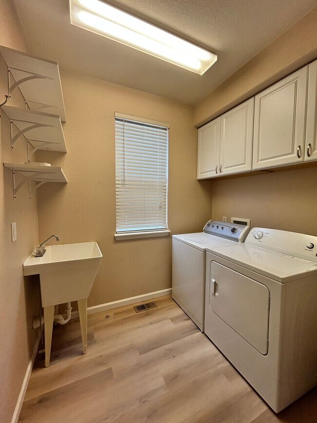 Building Photo - Spacious 3Bd Home in the Broadlands