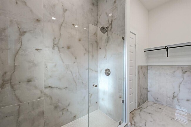 Building Photo - 5731 Belvedere Dr