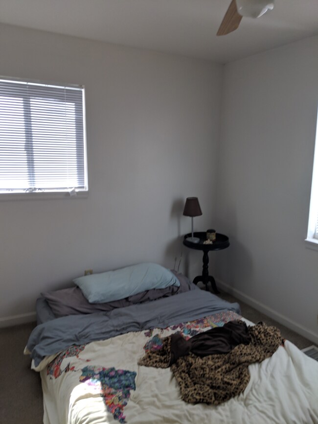 Building Photo - Charming 3BR/2BA with Massive Yard and Gar...