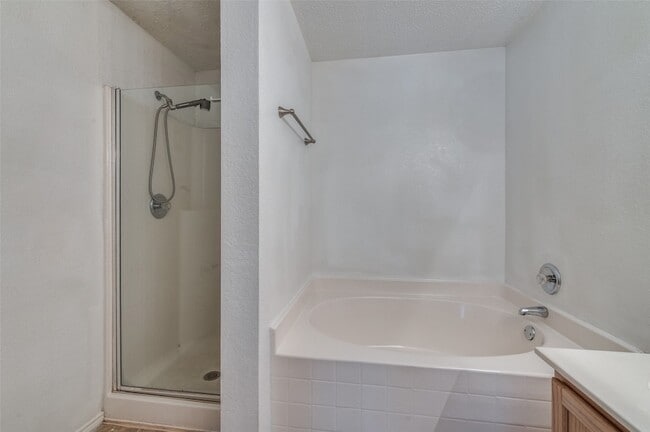 Building Photo - 5224 Royal Burgess Dr