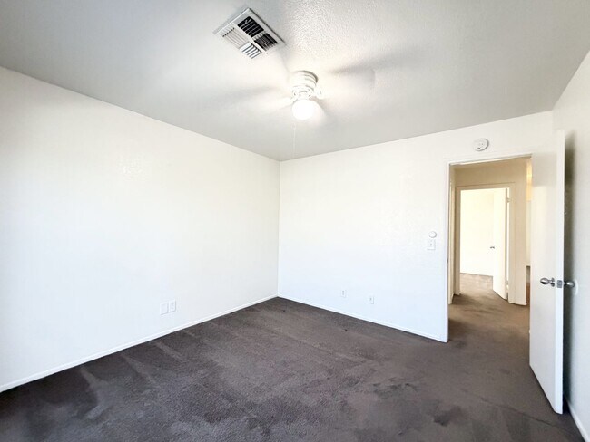 Building Photo - AVAILABLE NOW!! 3 Bedroom / 2 Bathroom Townhouse with pool in Cathedral City