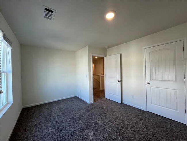 Building Photo - 3336 Meriwether Dr