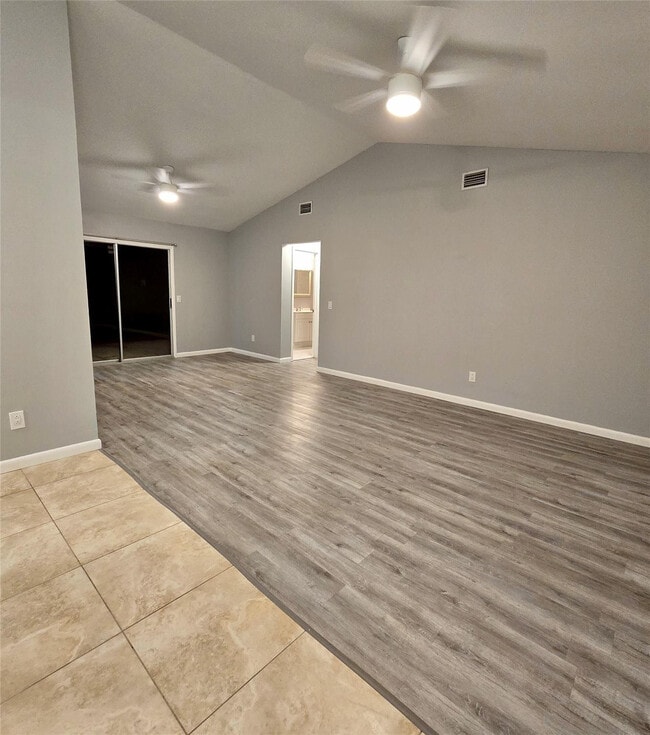 Building Photo - 1074 SW Jennifer Terrace