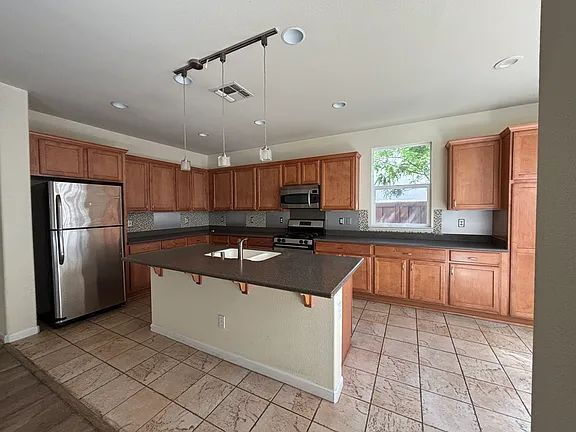 Building Photo - 16959 Cobble Creek Way
