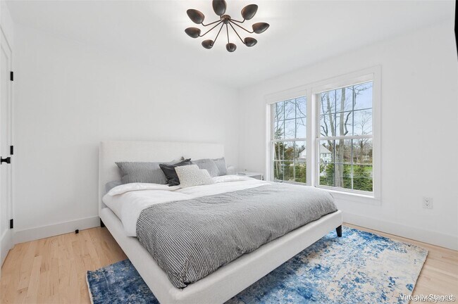 Building Photo - 4056 Noyack Rd