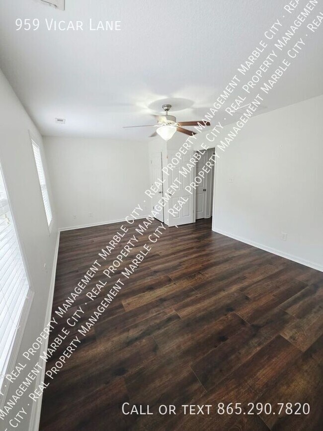Building Photo - 959 Vicar Ln