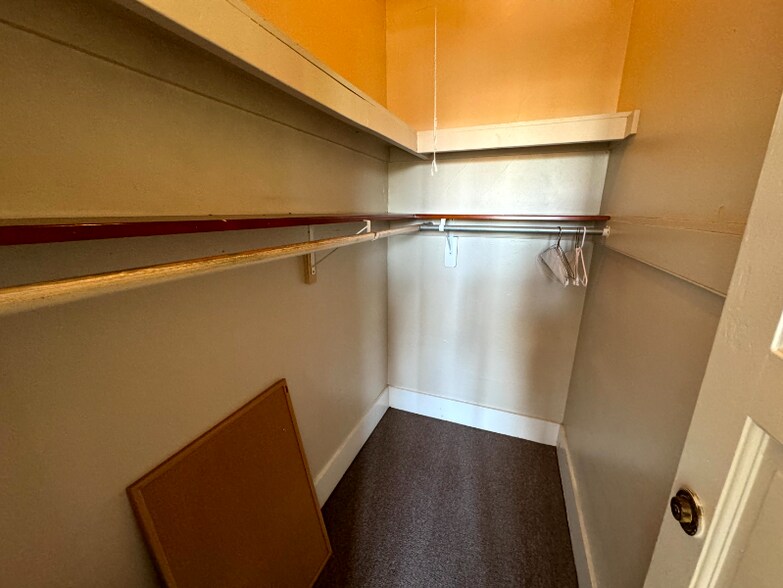 Building Photo - 1348 Park St