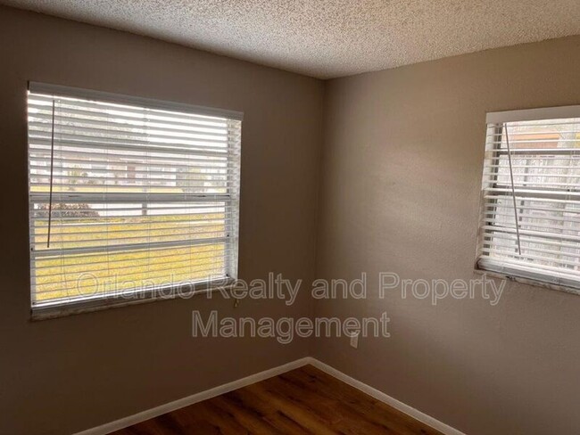 Building Photo - 1728 Flores Ct