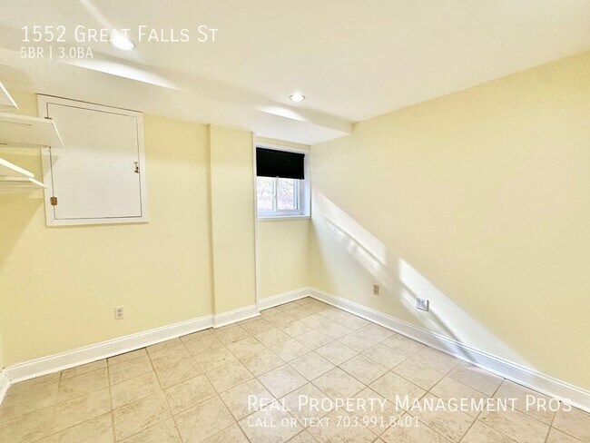 Building Photo - 1552 Great Falls St