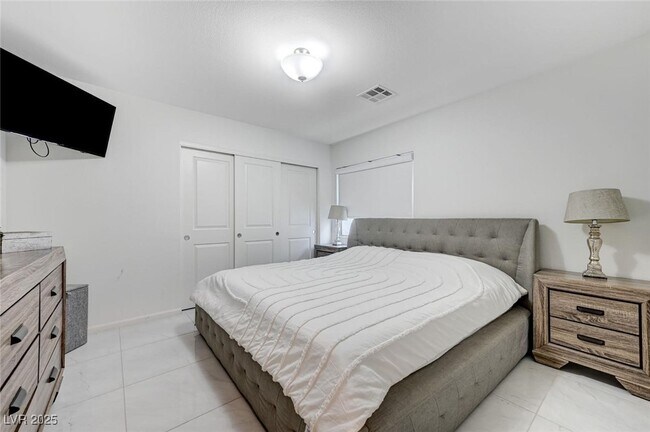 Building Photo - 6723 Tangled Vines Ave