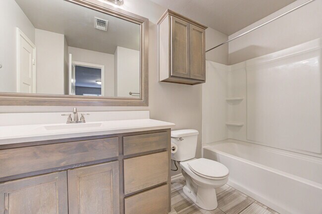 Building Photo - 806 Barbaroot Dr