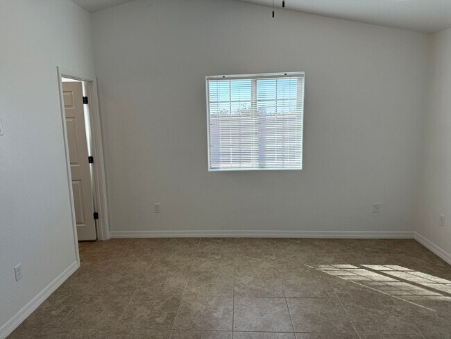 Building Photo - Newer 3 bedroom home with 2 car garage on a Fully Fenced Corner Lot