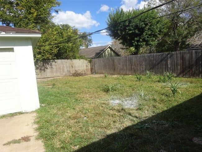 Building Photo - 5130 Wickview Ln