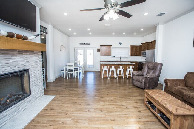 Building Photo - Wonderful 4/2 in Iron Horse in Wolfforth!