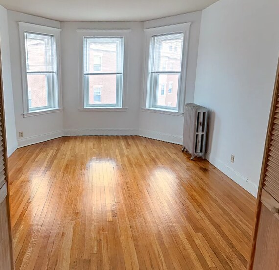 Building Photo - 143 Park Dr