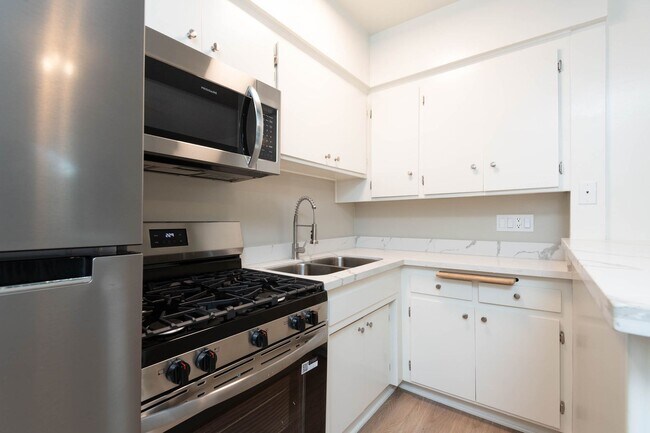 Interior Photo - 12740 Venice