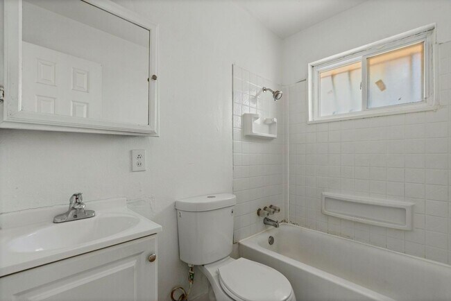Building Photo - 975-977-979 S Lowell Blvd
