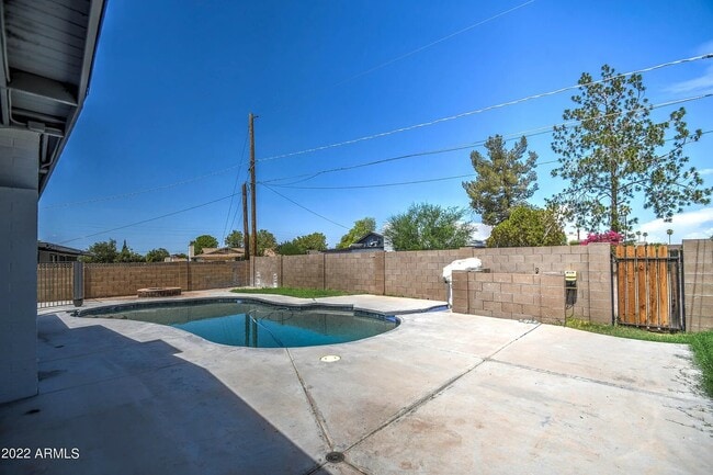 Building Photo - 1612 E Gaylon Dr