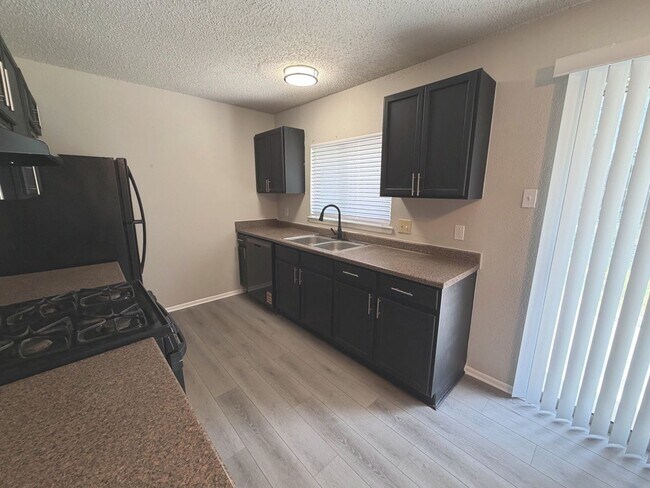 Building Photo - 5263 Charolais Dr