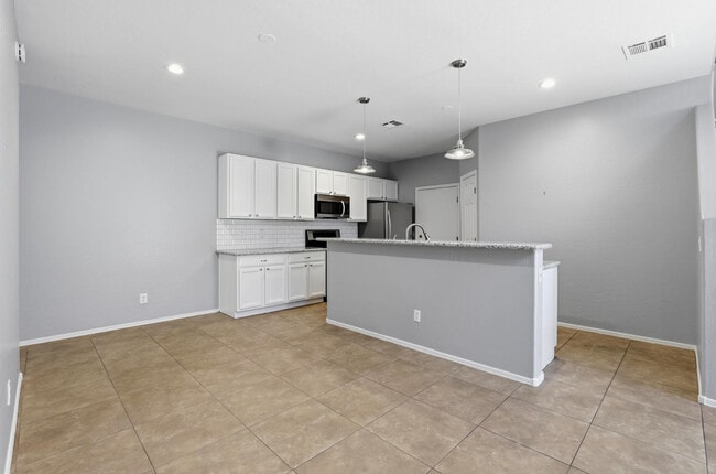 Building Photo - 2027 E University Dr