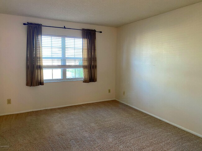 Building Photo - 987 Sonesta Ave NE