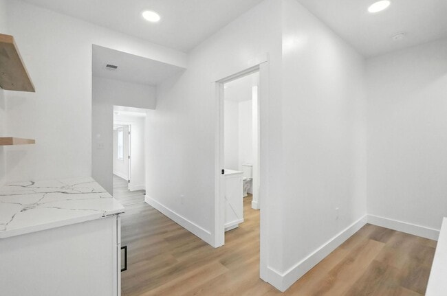 Building Photo - Luxury Rental - Southside Flats