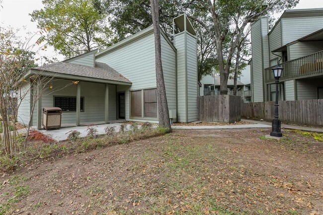 Building Photo - 17417 Red Oak Dr