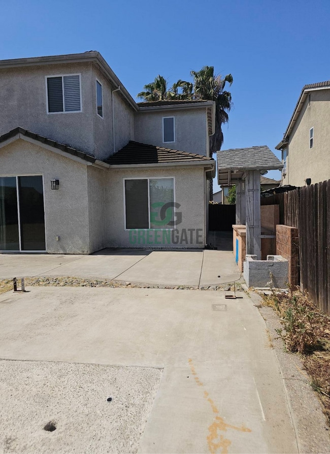 Building Photo - 985 W Alameda St