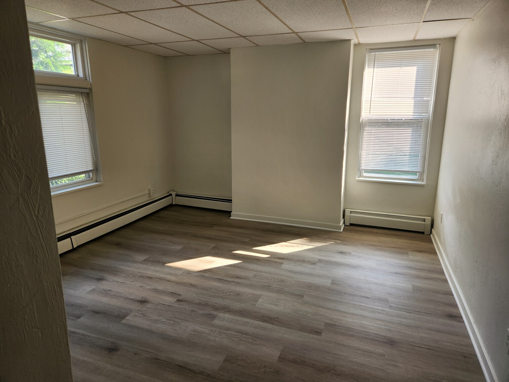 Living Room - 61 N Linwood Ave