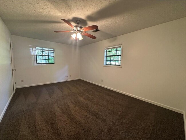 Building Photo - 330 Homestead Cir NW