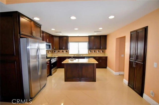 Building Photo - 622 S Parton St