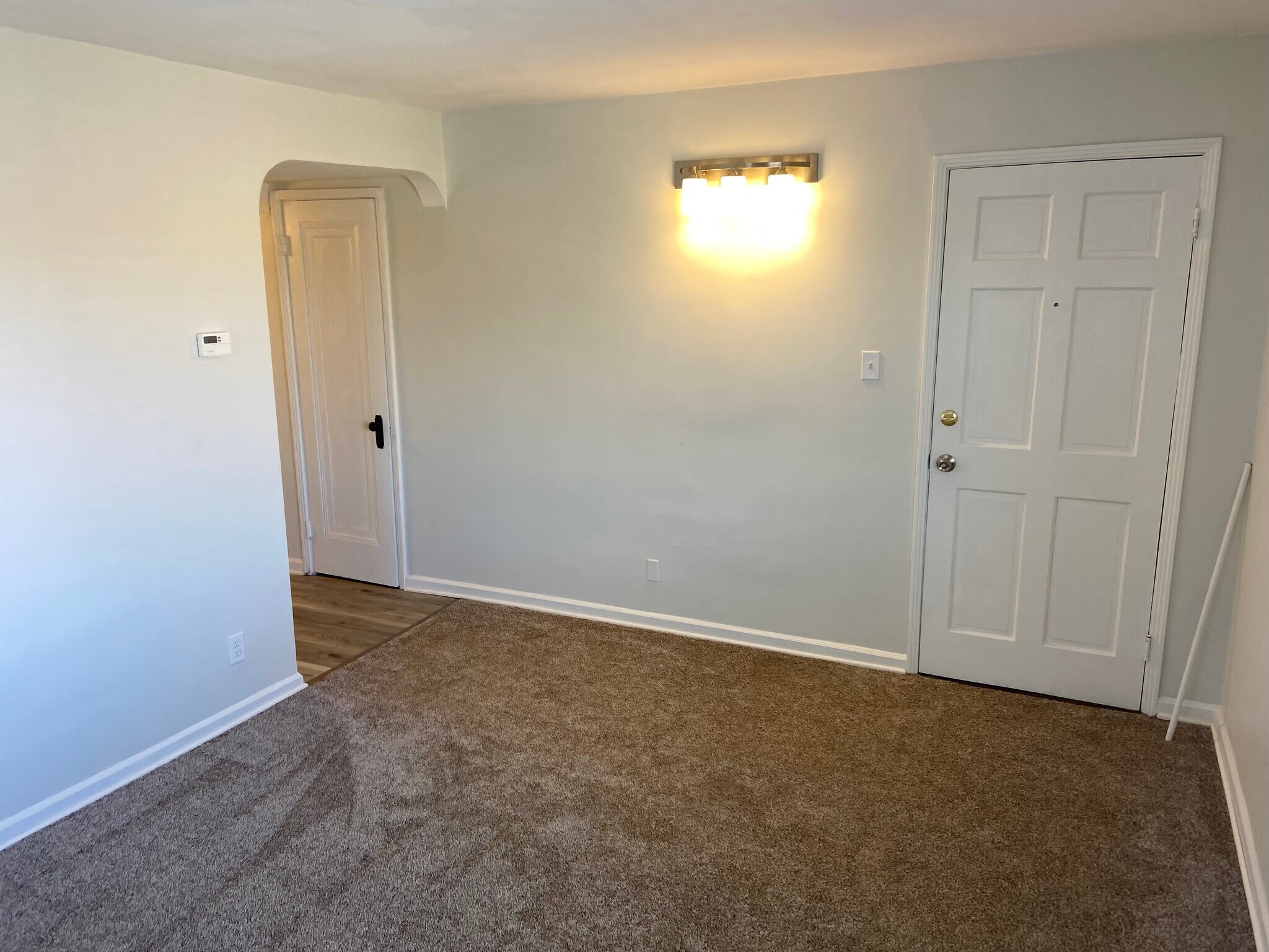 Building Photo - 530 Hadley Ave