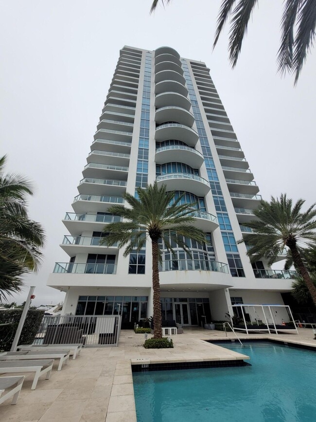 Building Photo - 17301 Biscayne Blvd