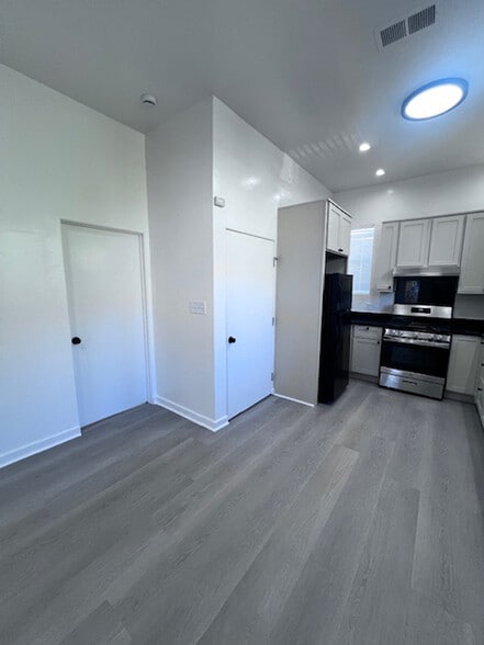 Building Photo - 1039 Peralta St